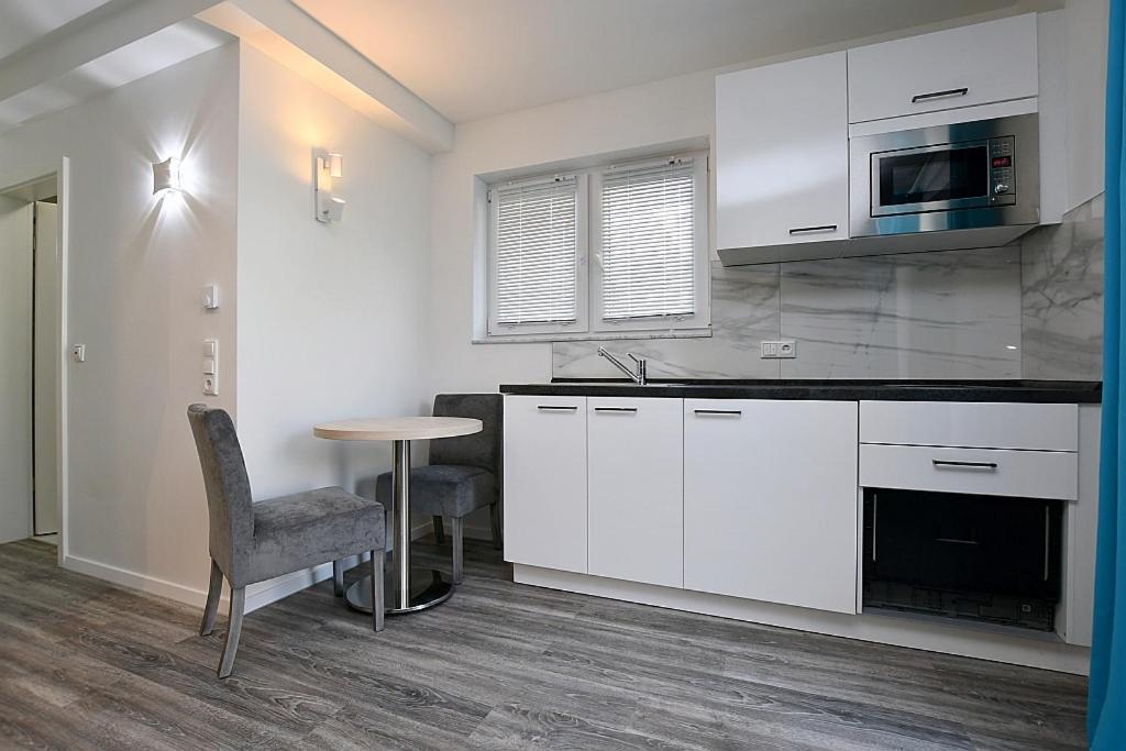 City-Hotel Zuffenhausen - Apartments Stoccarda Esterno foto