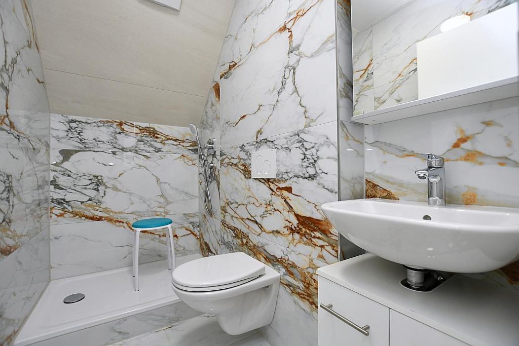 City-Hotel Zuffenhausen - Apartments Stoccarda Esterno foto